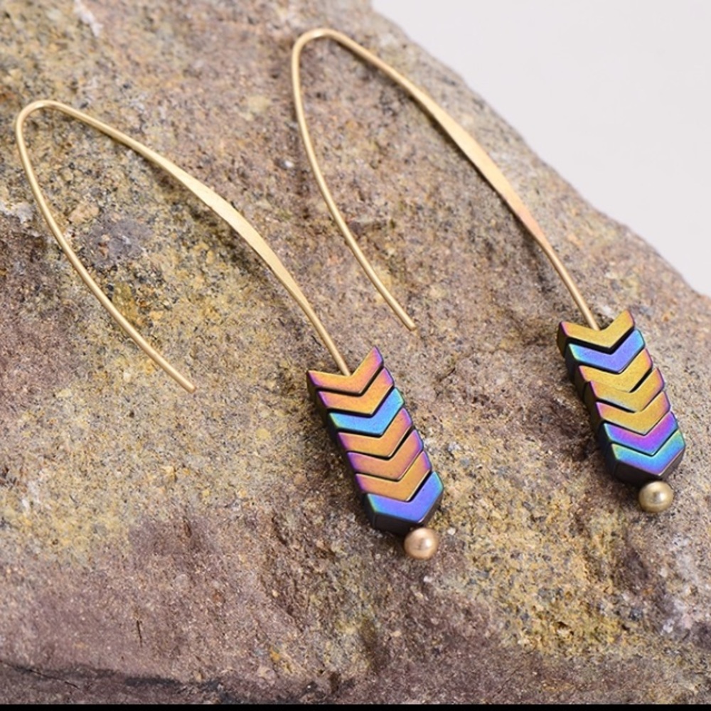 🏹🏹NWT Arrow Drop Earrings-natural stone